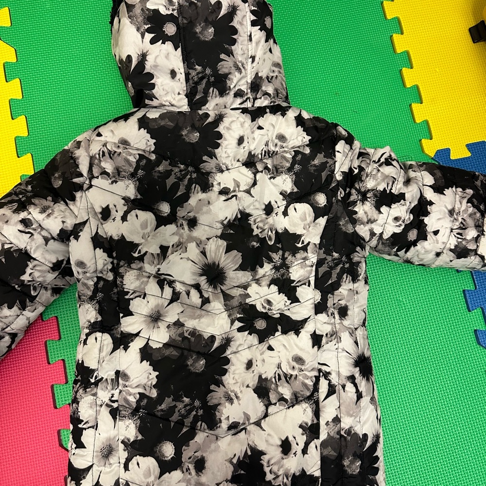Girls winter jacket - Picture 3 of 4